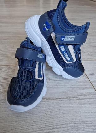 Легкі кросівки сітка шкіряна устілка