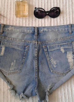 Бомбезные рваные джинсовые шорты от glamorous,p.l4 фото