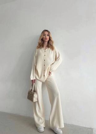 Женский костюм в рубчик