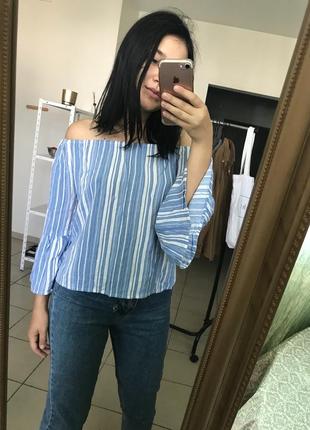 Мила сорочка з відкритими плечима