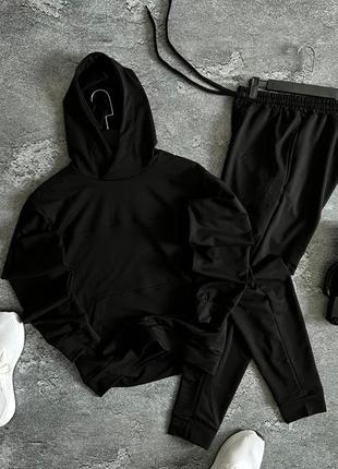 Весняний спортивний костюм