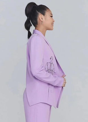 Оригінальний піджак з відкритою спиною принт дівчина лавандового лілового кольору3 фото