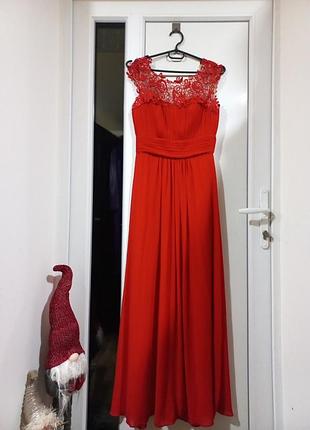 Червона вечірня сукня в пол.