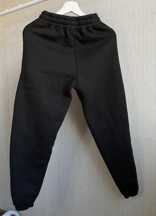 Жіночі чорні джогери спортивні штани на флісі