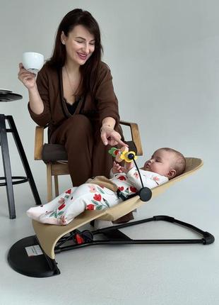 Дитячий шезлогн ( крісло-качалка) рожевий + дуга з іграшками у подарунок3 фото