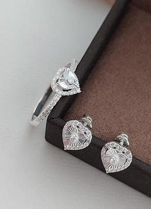 Комплект из серебра серьги и кольцо сердечки с фианитами5 фото