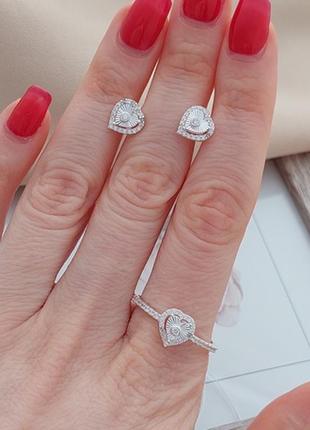 Комплект из серебра серьги и кольцо сердечки с фианитами2 фото