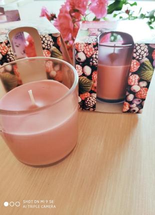 Свічки преміум класу з ароматом крижаних ягід в мтклянном склянці і упаковці