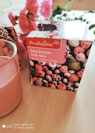 Свечи премиум класса с ароматом ледяных ягод в мтклянном стакане и упаковке2 фото