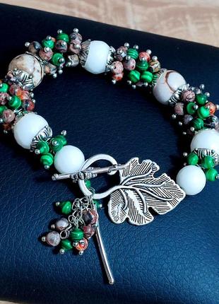 Браслет женский, натуральный малахит, яшма, перламутр, пренит, унакит, ювелирный сплав.