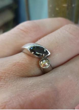 Серебряное кольцо с каплей золота, гематитом