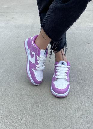 Nike sb dunk low purple/white яскраві кросівки демі фіолетові з білим весна осінь яркие фиолетовые кроссовки демисезон скидка знижка8 фото