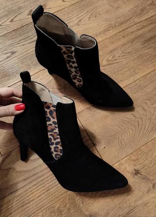 Чорні замшеві шкіряні черевики з леопардовим принтом1 фото