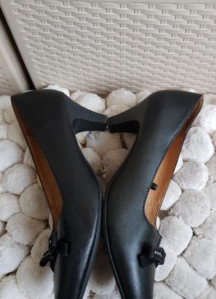 Шкіряні туфлі чорні човники caprice5 фото