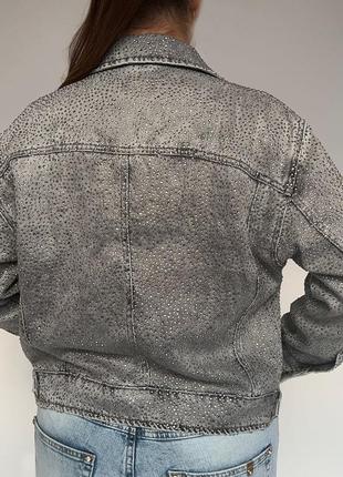 Серая джинсовая курточка dishe со стразами.3 фото