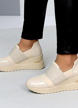 Снікерси жіночі у бежевому та чорному кольорі ❤️❤️❤️