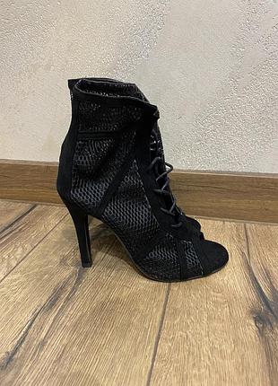 Взуття для танців high heels