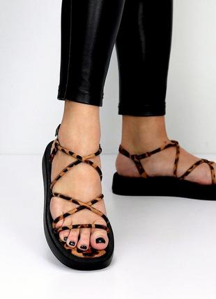 Босоніжки - сандалі з леопардовим принтом9 фото