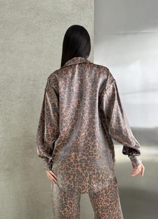 Жіночий брючний атласний шовковий костюм в піжамному стилі оверсайз, леопард4 фото