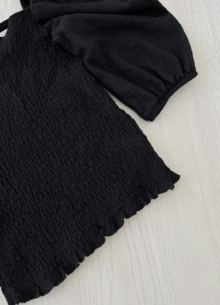 Чорна блуза-жатка з рукавами-воланами від hm2 фото