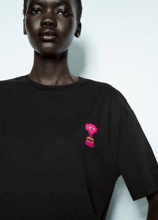 Чорна щільна футболка з нашивкою слон луїса відаля zara