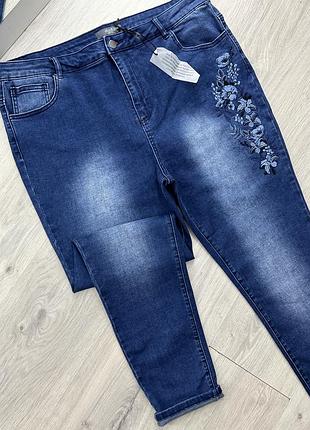 Джинсы с вышивкой studio id