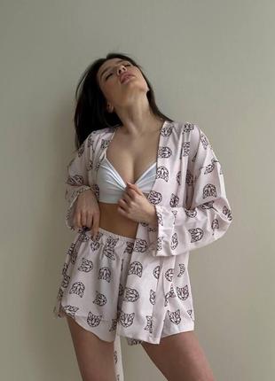 Жіноча піжама з ексклюзивним принтом на ґудзиках у розмірі 42/46