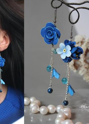 Синие серьги ручной работы с цветами из полимерной глины  "небесная асимметрия". подарок девушке, женщине2 фото