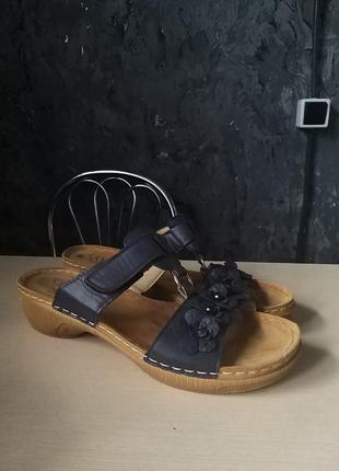 Зручні шльопанці