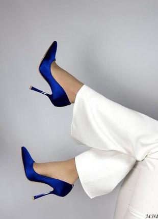 Сині атласні туфлі-човники га шпильці з гострим носиком туфлі кольору електрик1 фото