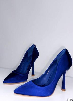 Сині атласні туфлі-човники га шпильці з гострим носиком туфлі кольору електрик7 фото
