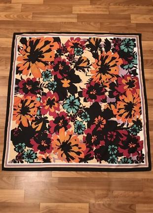 Хустка в квітковий принт