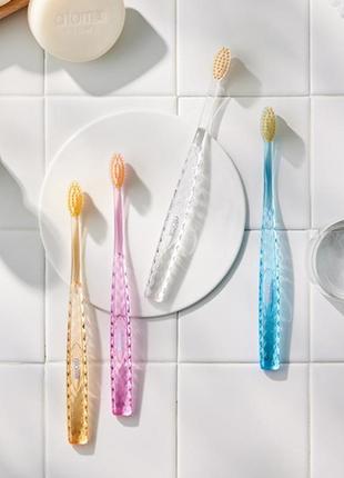 Набір антибактеріальніх зубних щіток атомі з іонами золота. (8шт) корея. atomy toothbrush1 фото