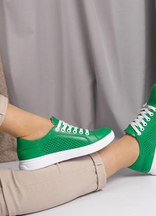 Летние женские кожаные кеды зеленого цвета7 фото