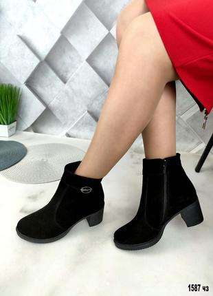 Ботинки замшевые женские на маленьком каблуке3 фото