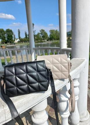 Черная - качественная стеганная молодежная кросс-боди сумочка на молнии под клапаном (луцк, 745)1 фото