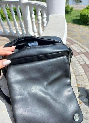 Черная - качественная стеганная молодежная кросс-боди сумочка на молнии под клапаном (луцк, 745)7 фото