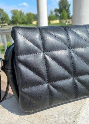 Черная - качественная стеганная молодежная кросс-боди сумочка на молнии под клапаном (луцк, 745)3 фото