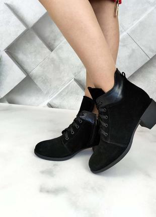 Женские замшевые ботинки на небольшом каблуке9 фото