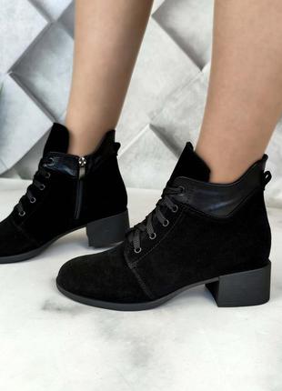 Женские замшевые ботинки на небольшом каблуке10 фото