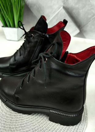 Жіночі зимові шкіряні черевики на шнурку1 фото