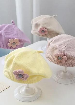 Берети для дівчат. залишився  лаванда.на пів обхват голови  17 см потягнеться 22 см. та червоний, чорний на пів обхват-18см, потягнеться 23см