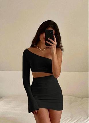 Женское черное мини платье на одно плечо с длинным рукавом микродайвинг1 фото