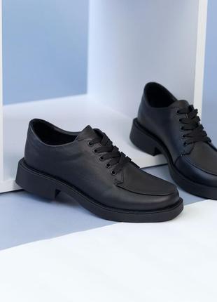 Женские черные кожаные туфли со шнурком1 фото