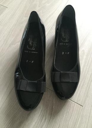 Шкіряні італійські туфлі clarks