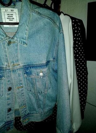 Куртка джинсова oversized pull&bear блакитна6 фото