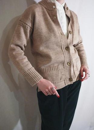 Вінтажна кофта кардиган з чистої шерсті з білим накладним комірцем guernsey woollens (базовий, нормандський, бежевий, тепла, кофта)4 фото
