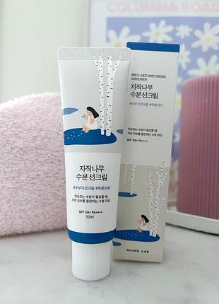 Сонцезахисний крем із березовим соком round lab birch juice moisturizing sunscreen spf 50+ pa++++ 50 спф