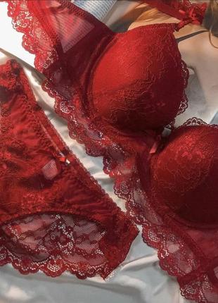 Комплект жіночої нижньої білизни червоний мереживо