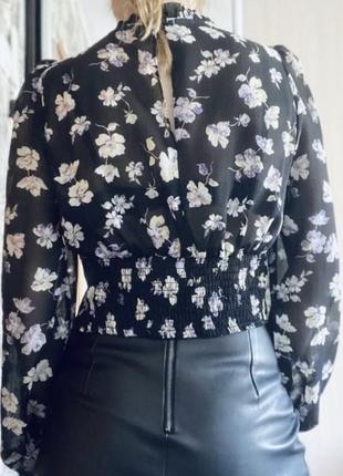 Легка блуза корсетного типу в квіточку3 фото